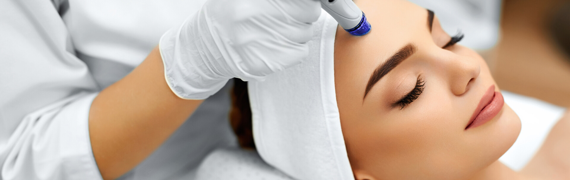 Mississauga Esthetician, Microneedling and Facials